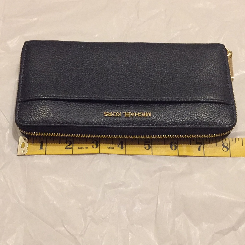 Michael Kors wallet - Picture 5 of 11